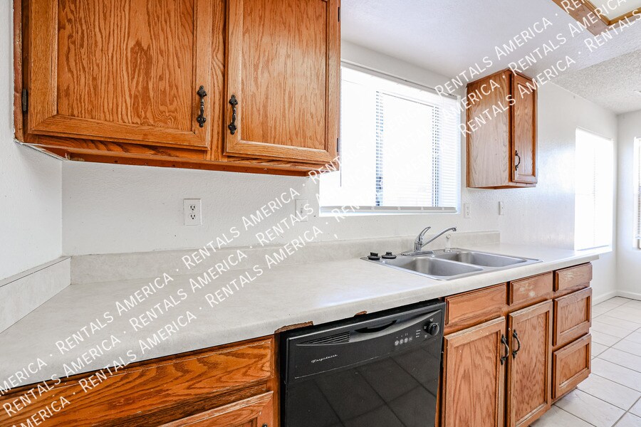 Building Photo - 8342 W Orchid Ln