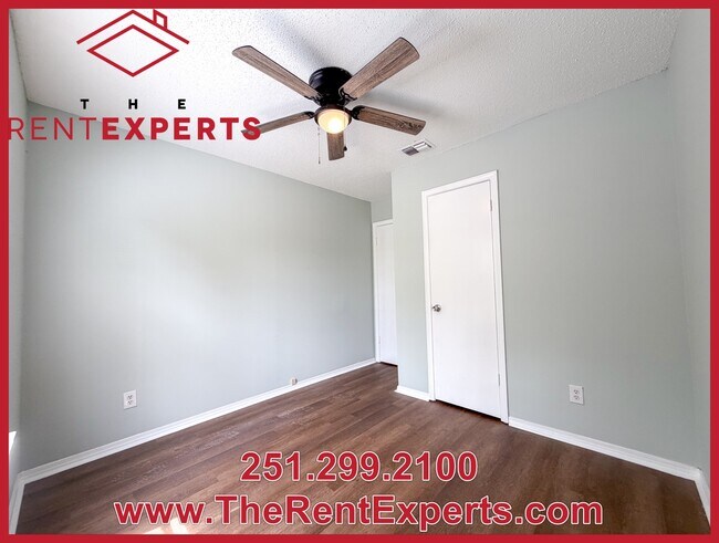 Building Photo - 9760 Royal Woods Dr N