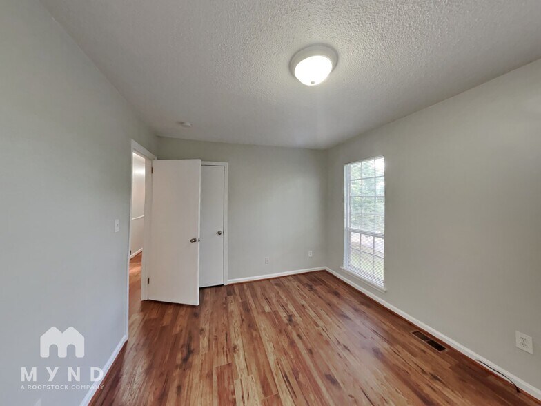 Building Photo - 1172 Westridge Cir