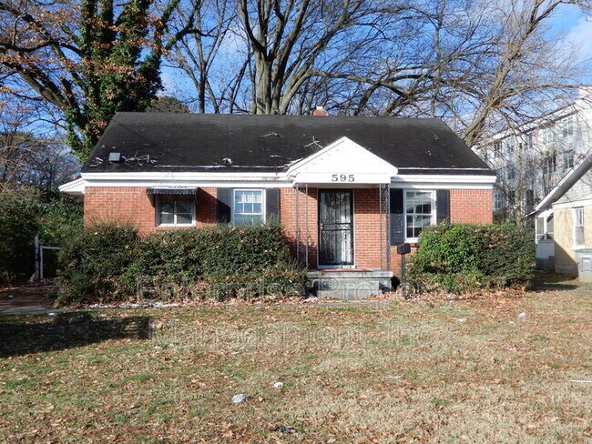 Building Photo - 595 Houston St