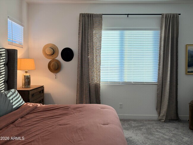 Building Photo - 10849 E Thunderbolt Ave