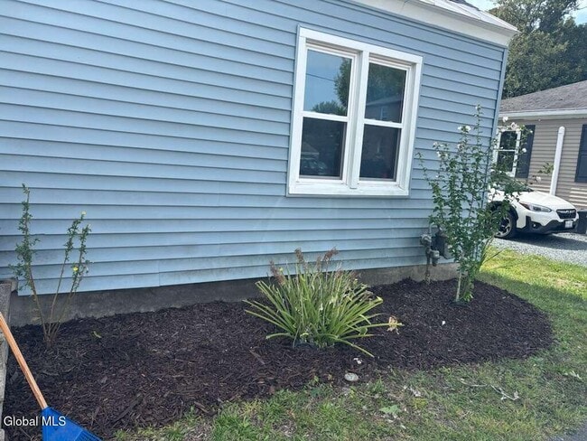 Building Photo - 23 Lakeview Ave