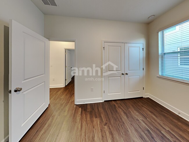 Building Photo - 1010 Walden Woods Dr