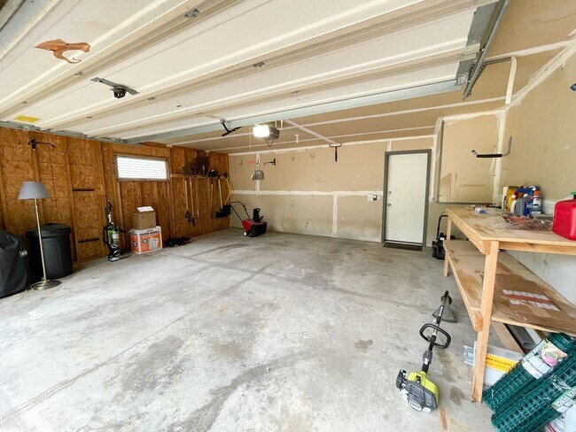 Building Photo - 2820 Warner Ln