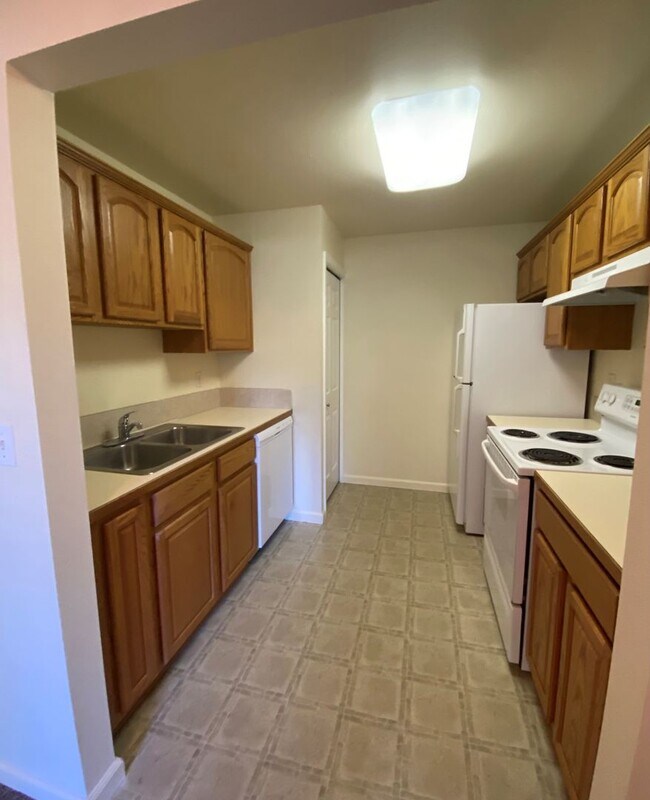 Building Photo - North Gilham Condo