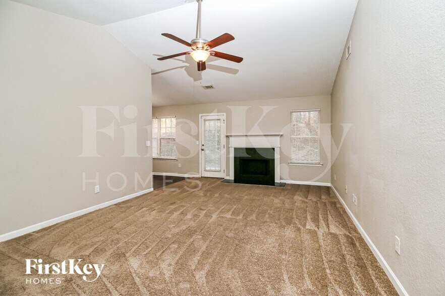 Building Photo - 355 Lakeside Point