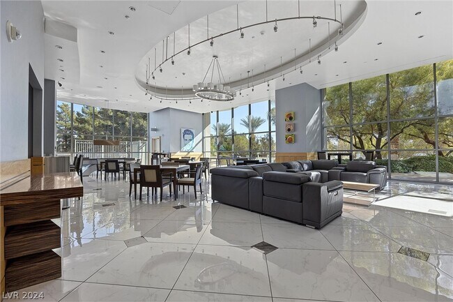 Building Photo - 222 Karen Ave