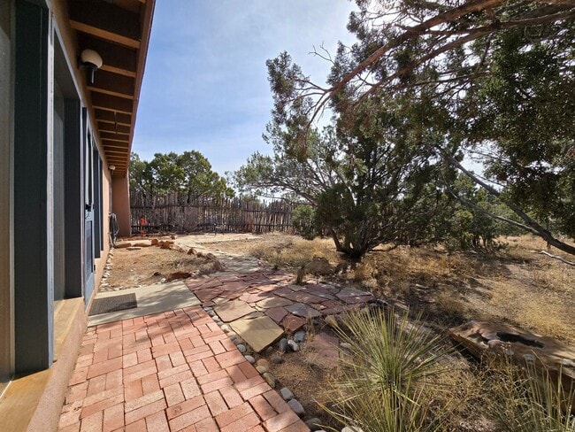 Building Photo - 22 Encantado Cir