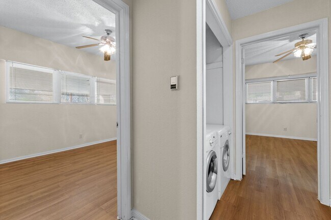 Building Photo - IMMEDIATE MOVE IN: West Campus 2 Bed/2 Bath