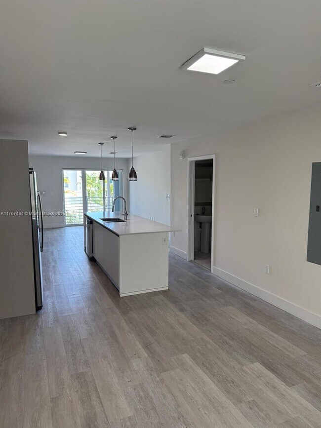 Building Photo - 2 bedroom in Aventura FL 33180