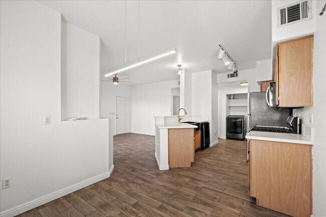 Building Photo - Charming 2-Bedroom First Floor Featuring Open Layout, Fireplace, Patio & Community Pool
