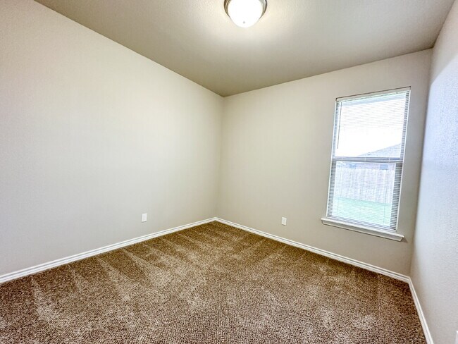 Building Photo - Newer Built 3/2/2 in Frenship ISD!