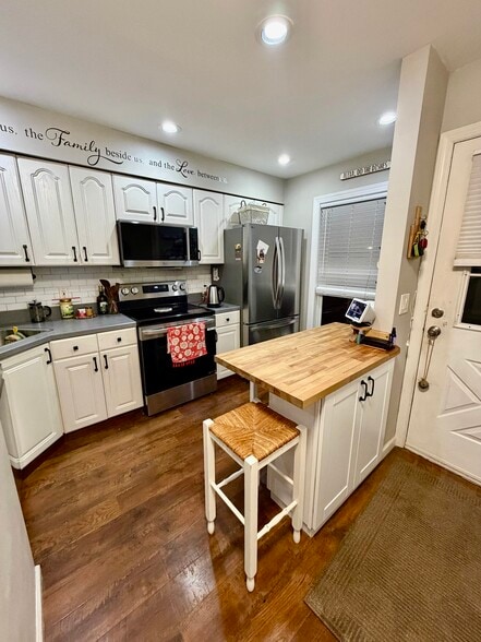 Building Photo - 26179 Westview