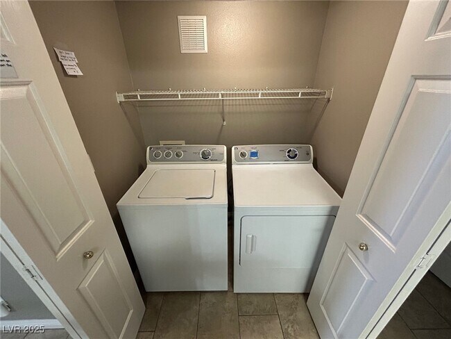 Building Photo - 2105 Sleepy Ct