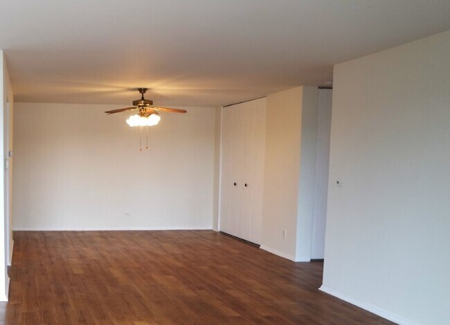 Building Photo - 10353 Dearlove Rd