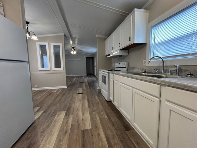 Building Photo - 97 White Oak Village