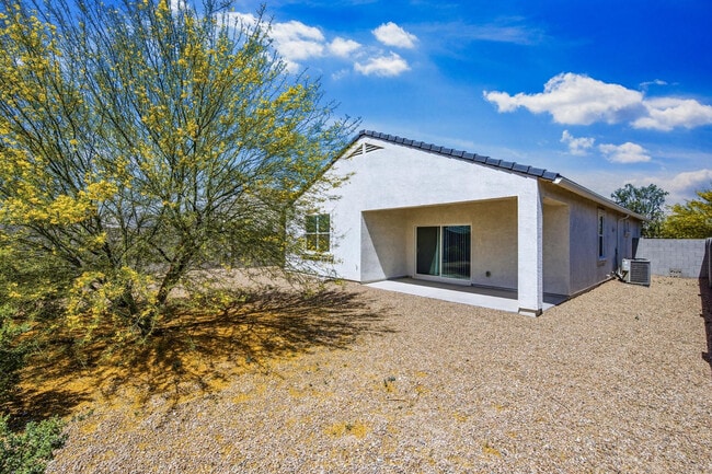 Building Photo - 1033 W Avalon Canyon Dr