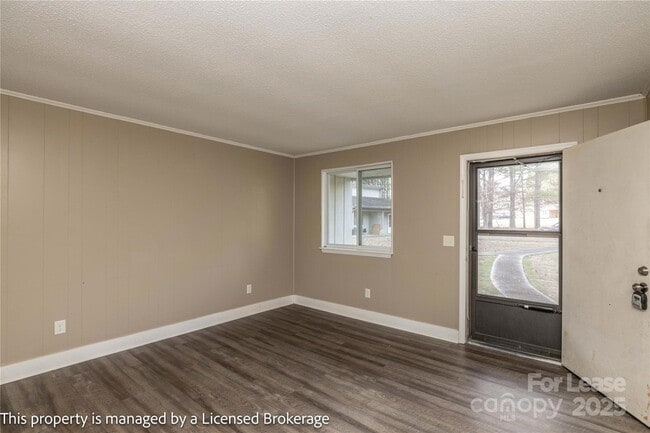 Building Photo - 132 Brentwood Dr