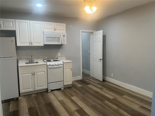 Building Photo - 2118 N 19th Ave
