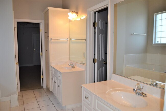Building Photo - 351 Barnsley Dr