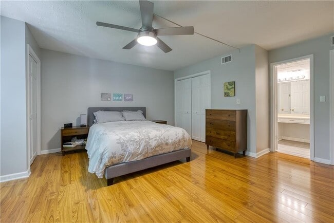 Building Photo - 1445 Oakridge Cir