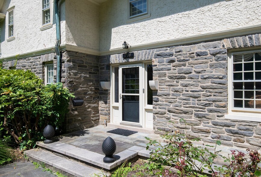 Building Photo - 734 Millbrook Ln