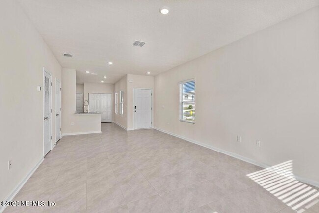 Building Photo - 21 Temple Dr