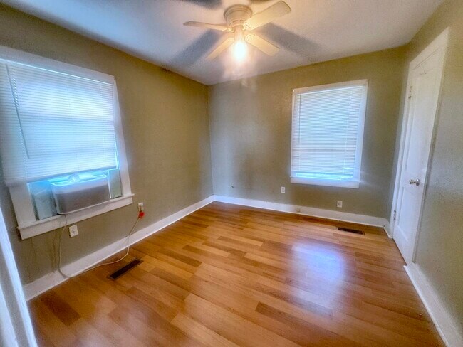 Building Photo - 1407 Greenwood Alley