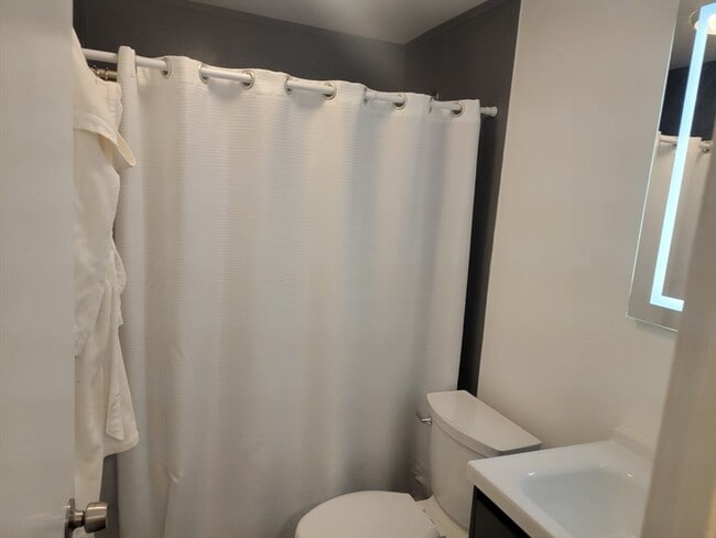 Building Photo - 54 Greaton Rd