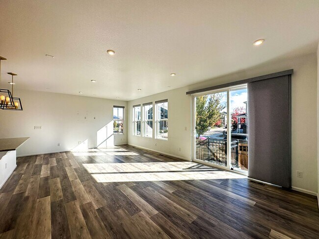 Building Photo - CORNER 3bd 2.5ba paired home in Trails Edge!