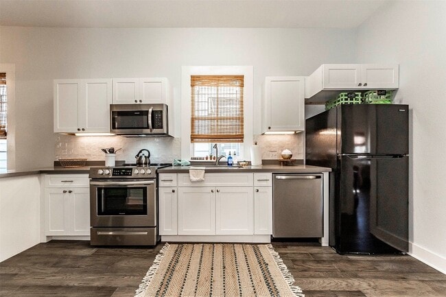 Building Photo - 2021 Avenue O 1/2