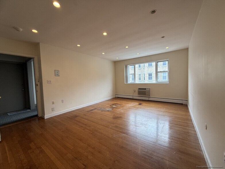 Building Photo - 38 Gardner St