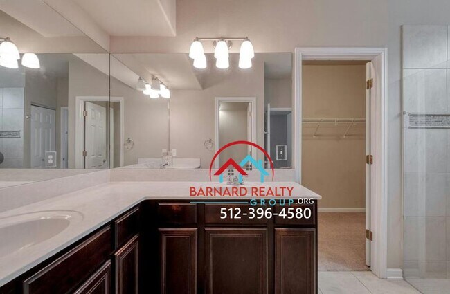 Building Photo - Available Now: 3 bed/2 Bath in Desirable B...
