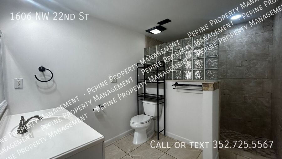 Building Photo - 1606 NW 22nd St