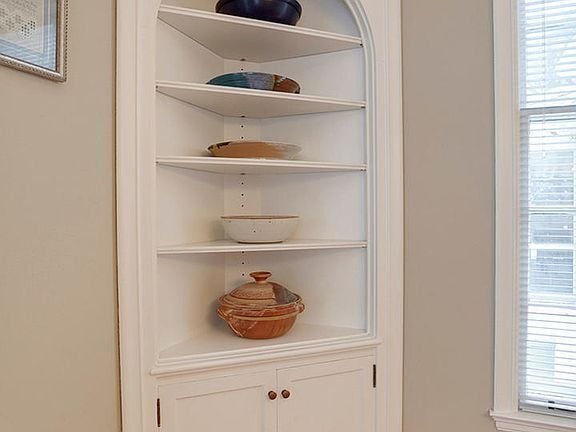 Building Photo - "Charming 3-Bed Home with Granite Elegance...