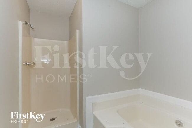 Building Photo - 4550 Glory Dr
