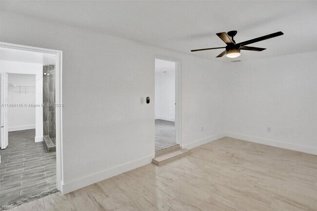 Building Photo - 3 br, 2 bath House - 242 SW 9th St # 1