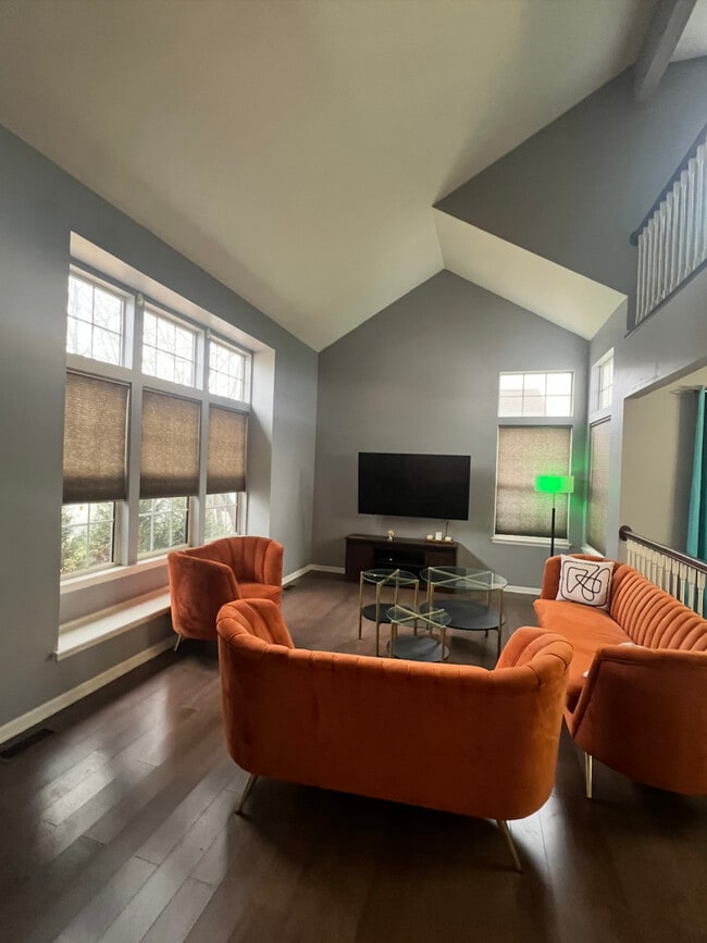 Building Photo - 1756 Bradford Ln