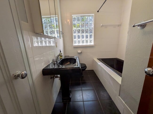 Building Photo - 145 29th Ave N