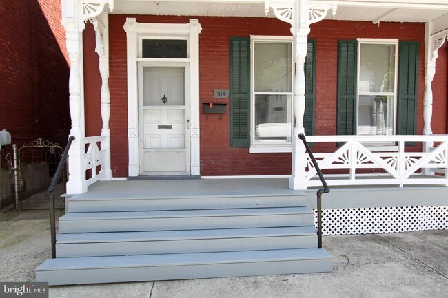 Building Photo - 315 W Martin St
