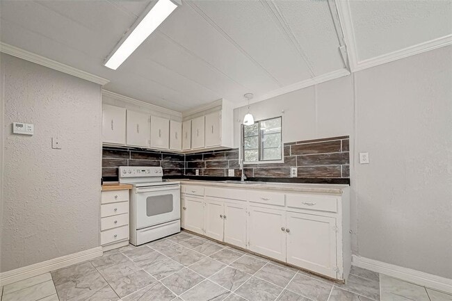 Building Photo - 14572 Hasara Ln