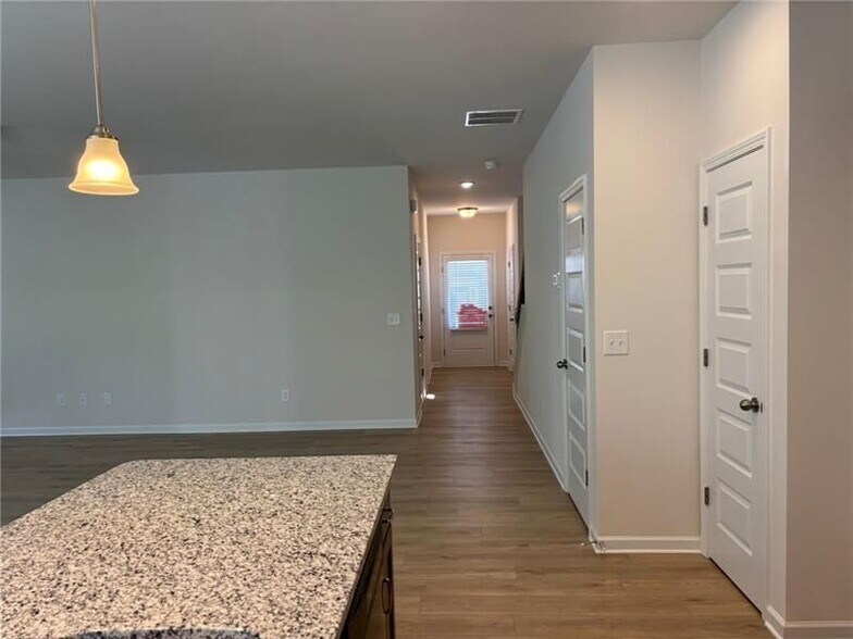 Building Photo - 701 Shetland Trl