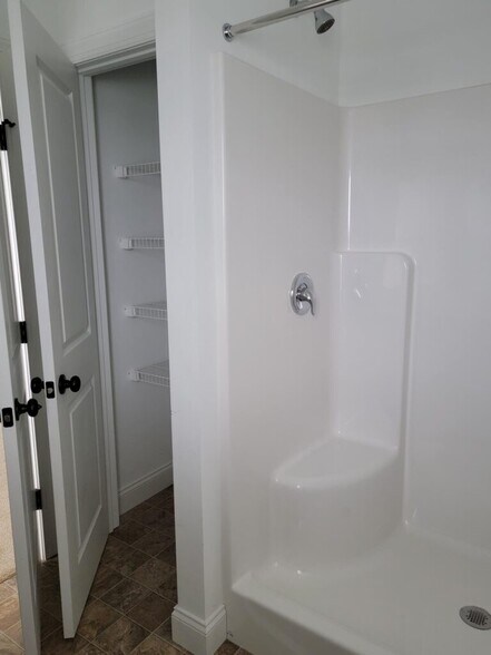 Building Photo - 438 Masonic Dr