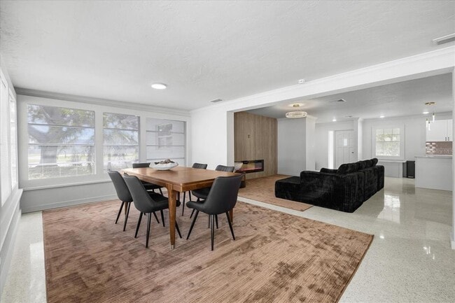 Building Photo - 10001 S Yacht Club Dr