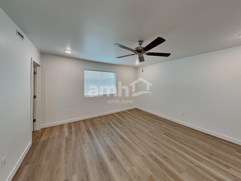 Building Photo - 9727 W Parkway Dr