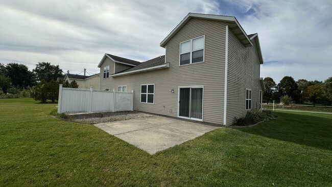 Building Photo - 2472/2474 Millview