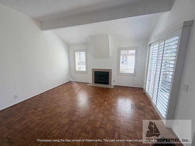 Building Photo - Coastal Condo in Newport Beach!