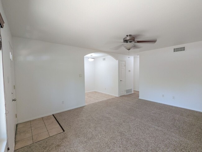 Building Photo - Great Single Story Condo!