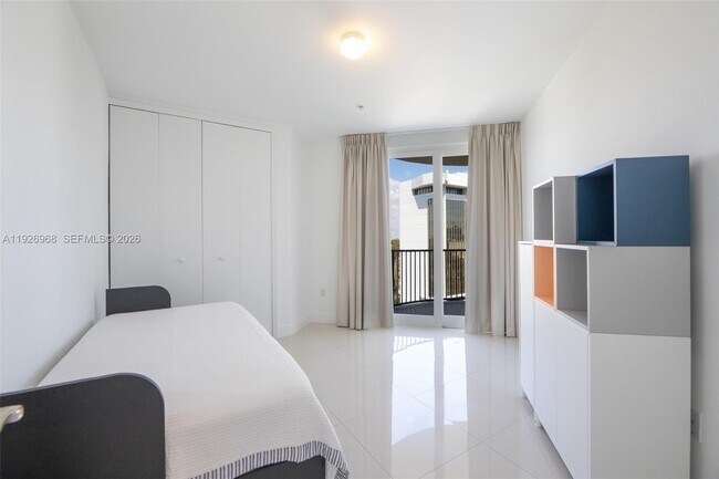 Building Photo - 2701 SW 3rd Ave