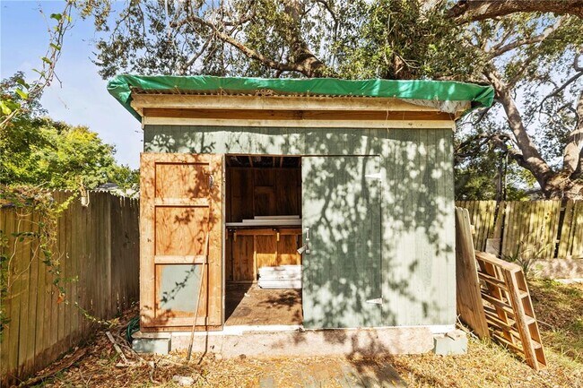 Building Photo - 3631 Anderson Ave